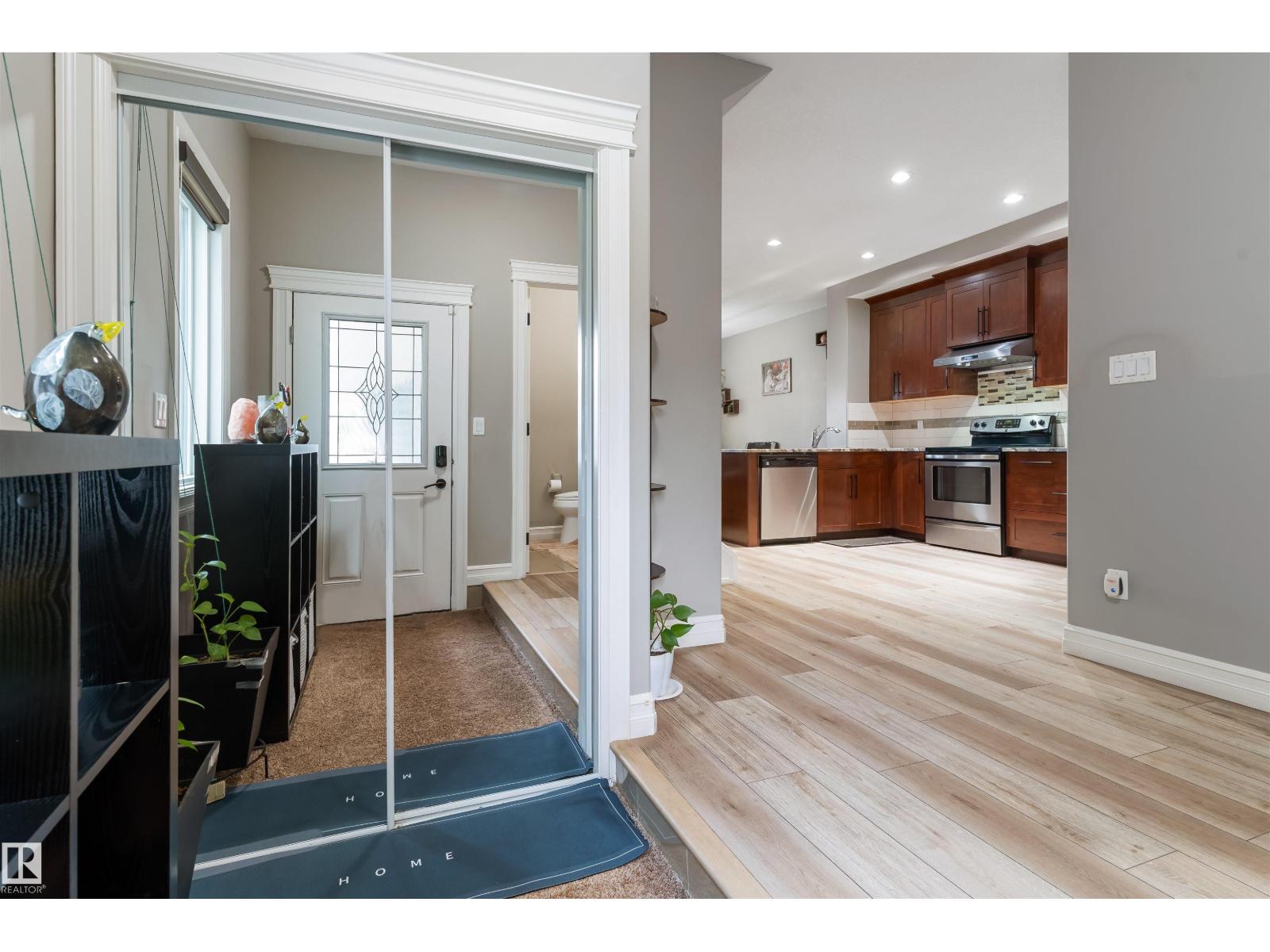 Photo 11 of 1128 33 A St Nw, Edmonton AB