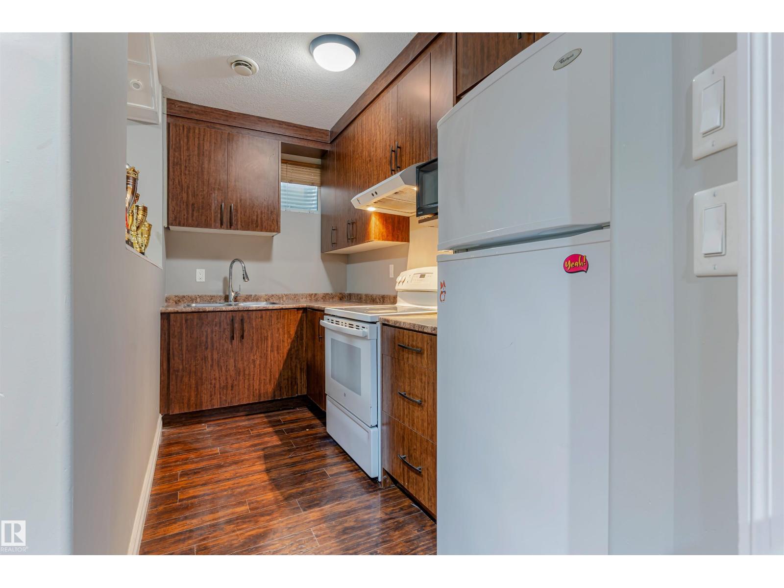 Photo 29 of 1128 33 A St Nw, Edmonton AB