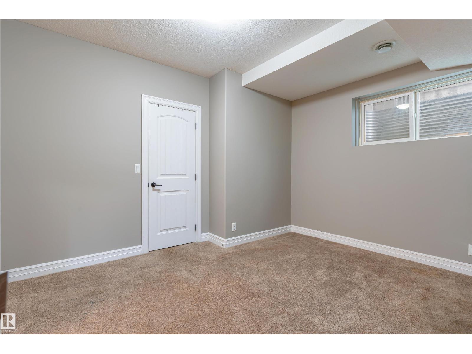 Photo 31 of 1128 33 A St Nw, Edmonton AB