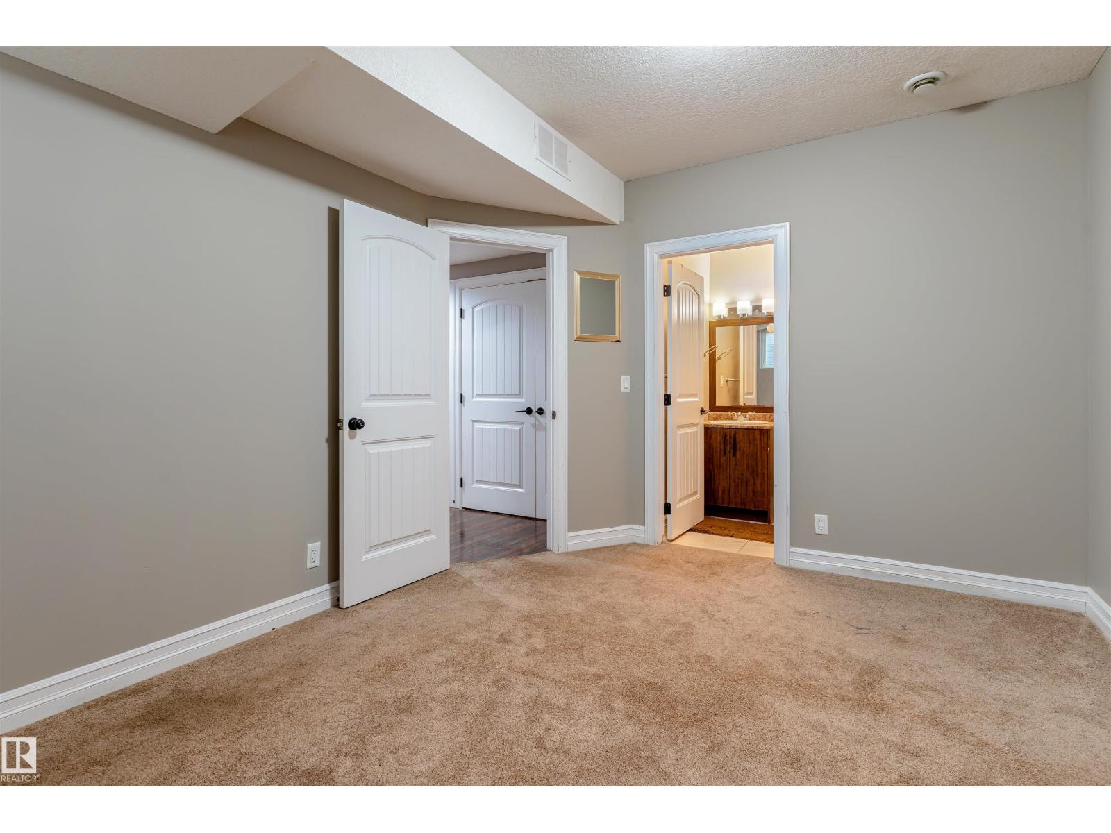 Photo 32 of 1128 33 A St Nw, Edmonton AB