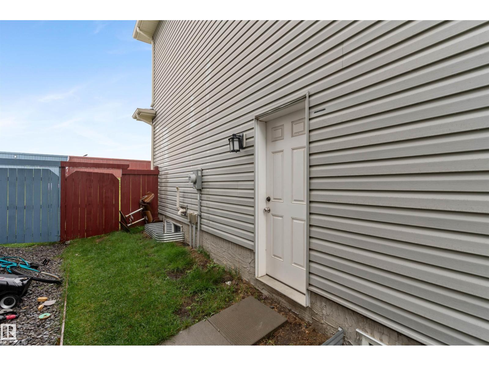Photo 5 of 1128 33 A St Nw, Edmonton AB