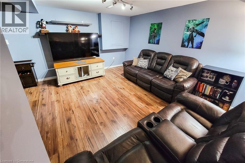 Photo 42 of 76 Baxter Crescent, Thorold ON