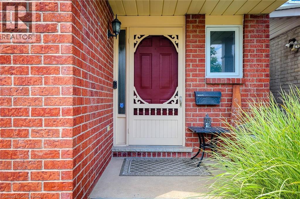 Photo 3 of 76 Baxter Crescent, Thorold ON
