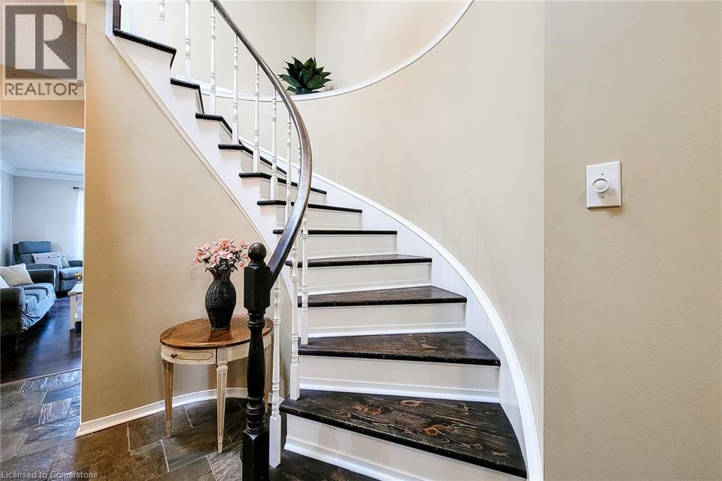 Photo 23 of 76 Baxter Crescent, Thorold ON