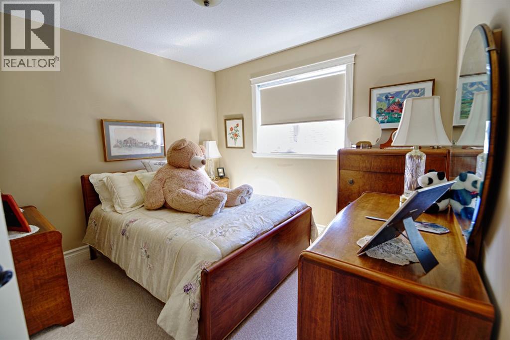 Single Family House Bi-level for Sale in  Mt Sunburst Place W Sunridge Lethbridge 