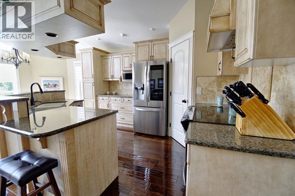 Single Family House Bi-level for Sale in  Mt Sunburst Place W Sunridge Lethbridge 
