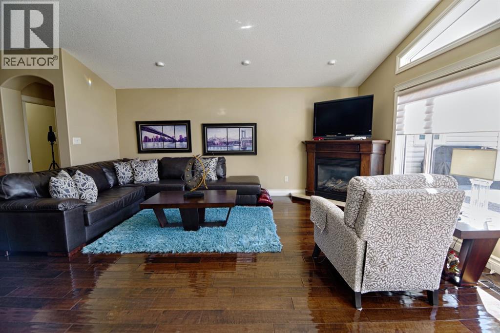 Single Family House Bi-level for Sale in  Mt Sunburst Place W Sunridge Lethbridge 