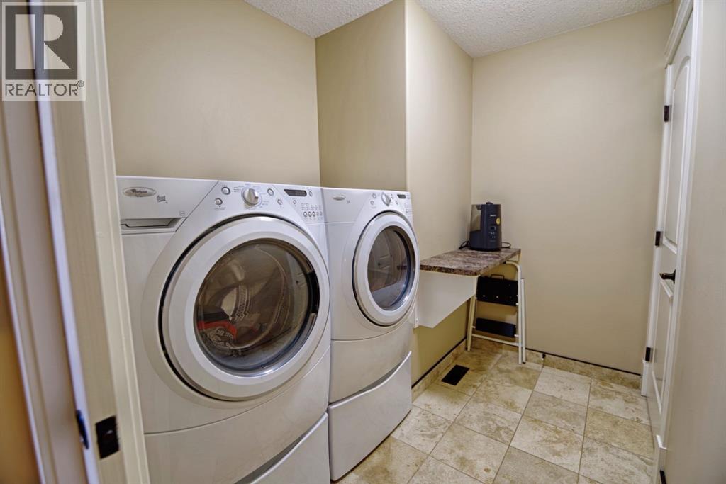 Single Family House Bi-level for Sale in  Mt Sunburst Place W Sunridge Lethbridge 