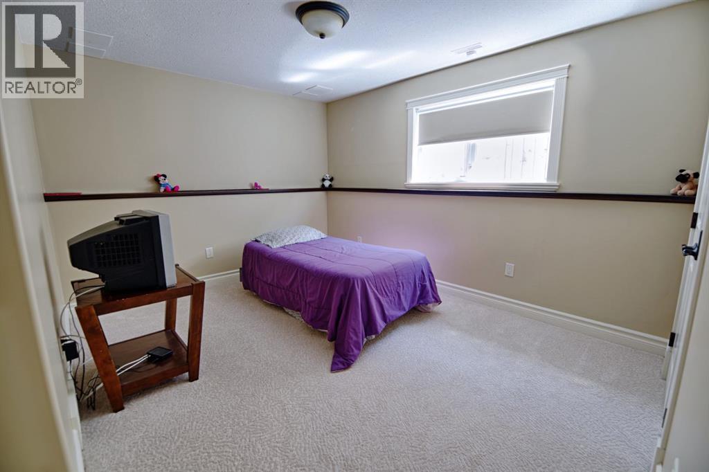Single Family House Bi-level for Sale in  Mt Sunburst Place W Sunridge Lethbridge 