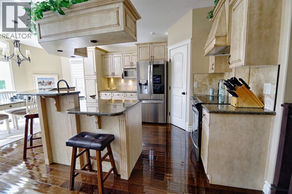 Single Family House Bi-level for Sale in  Mt Sunburst Place W Sunridge Lethbridge 