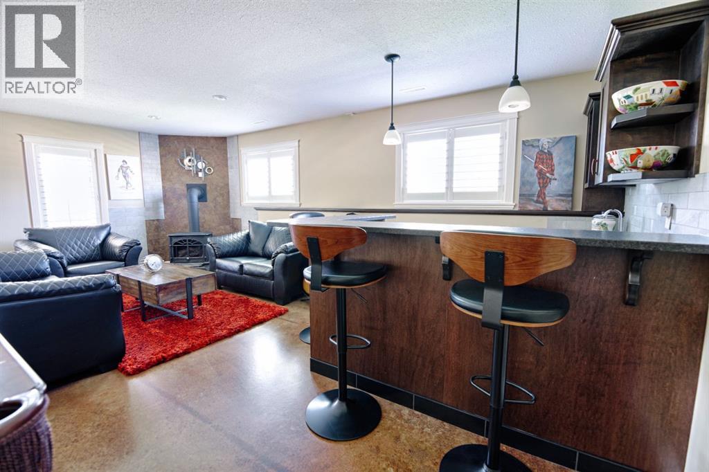 Single Family House Bi-level for Sale in  Mt Sunburst Place W Sunridge Lethbridge 
