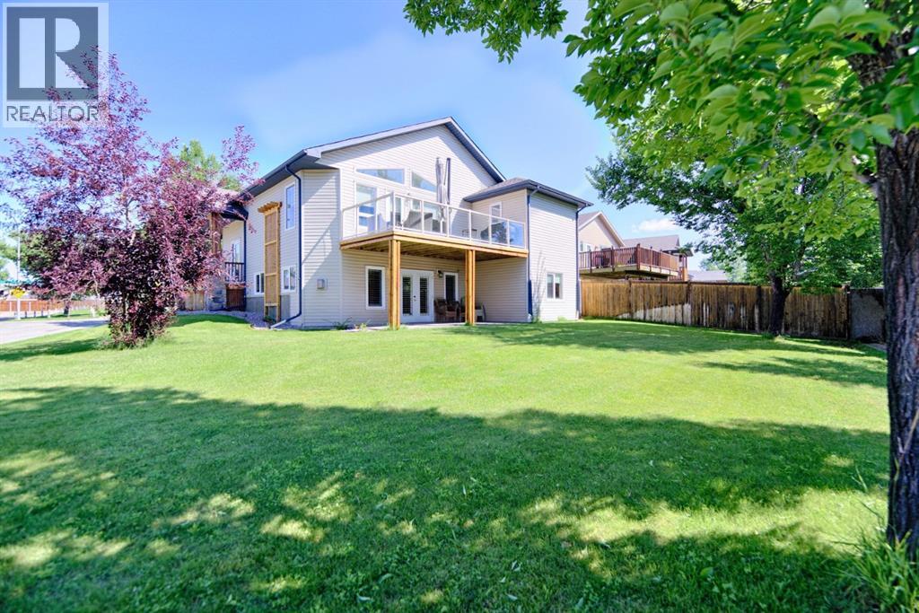 Single Family House Bi-level for Sale in  Mt Sunburst Place W Sunridge Lethbridge 