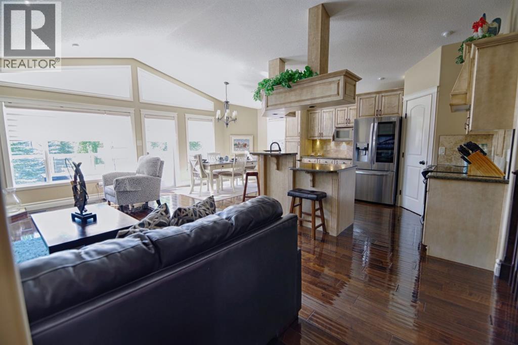 Single Family House Bi-level for Sale in  Mt Sunburst Place W Sunridge Lethbridge 