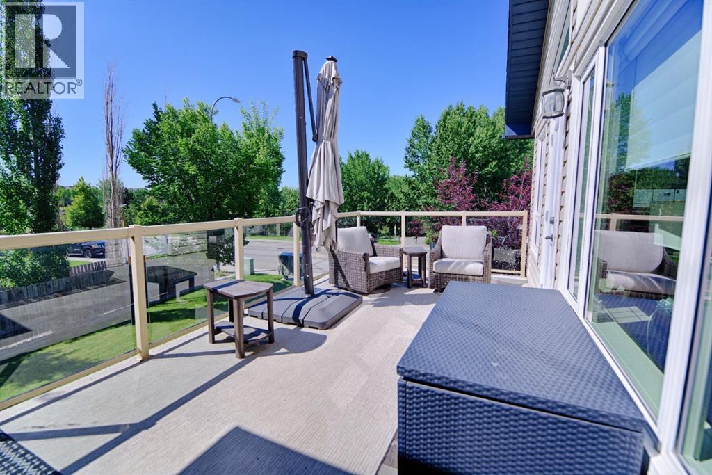 Single Family House Bi-level for Sale in  Mt Sunburst Place W Sunridge Lethbridge 