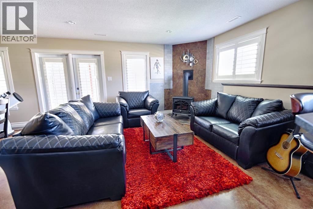 Single Family House Bi-level for Sale in  Mt Sunburst Place W Sunridge Lethbridge 