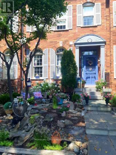 Photo 1 of 153 Glenashton Drive, Oakville ON