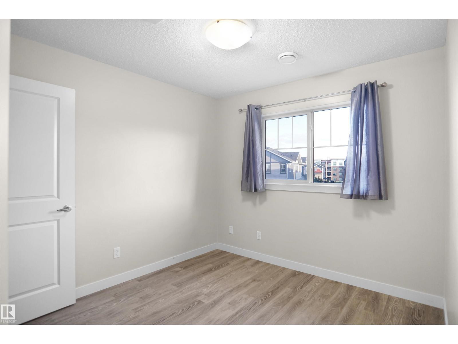 Photo 14 of 4 12815 Cumberland Rd Nw, Edmonton AB