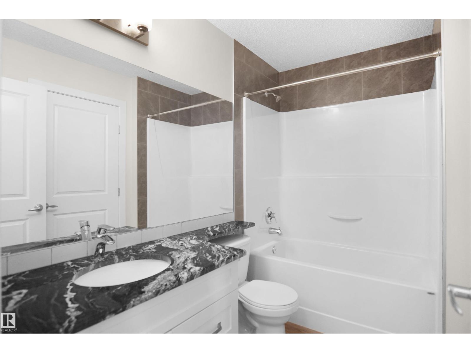 Photo 16 of 4 12815 Cumberland Rd Nw, Edmonton AB