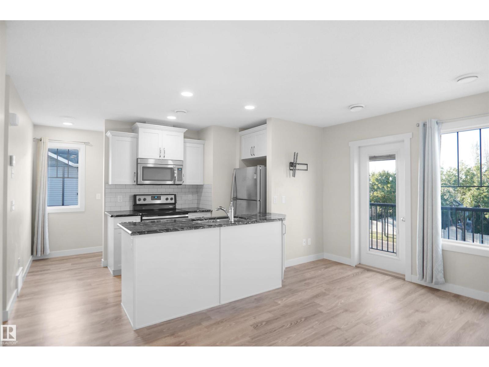 Photo 6 of 4 12815 Cumberland Rd Nw, Edmonton AB