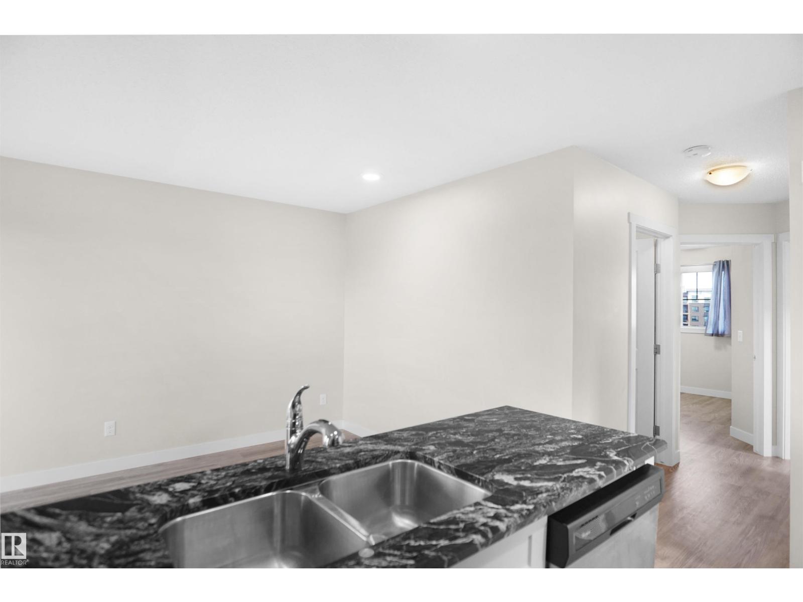Photo 9 of 4 12815 Cumberland Rd Nw, Edmonton AB