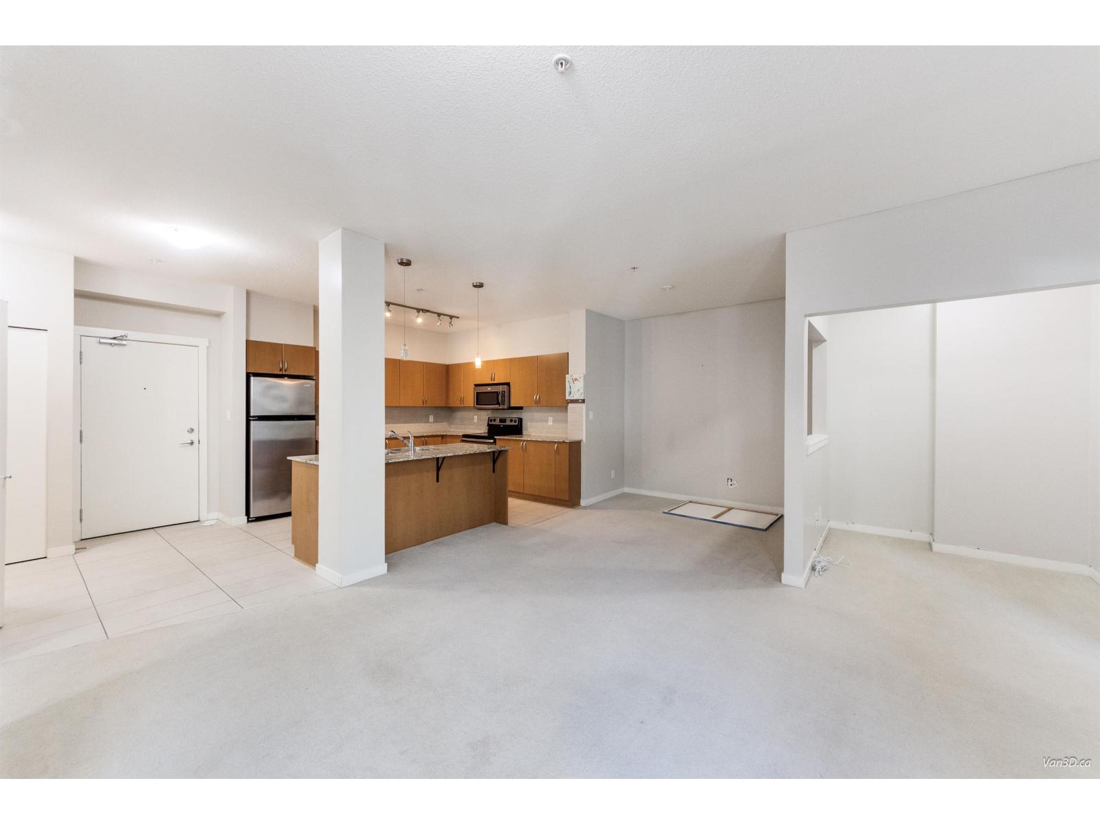 Photo 3 of 427 13733 107 A Avenue, Surrey BC