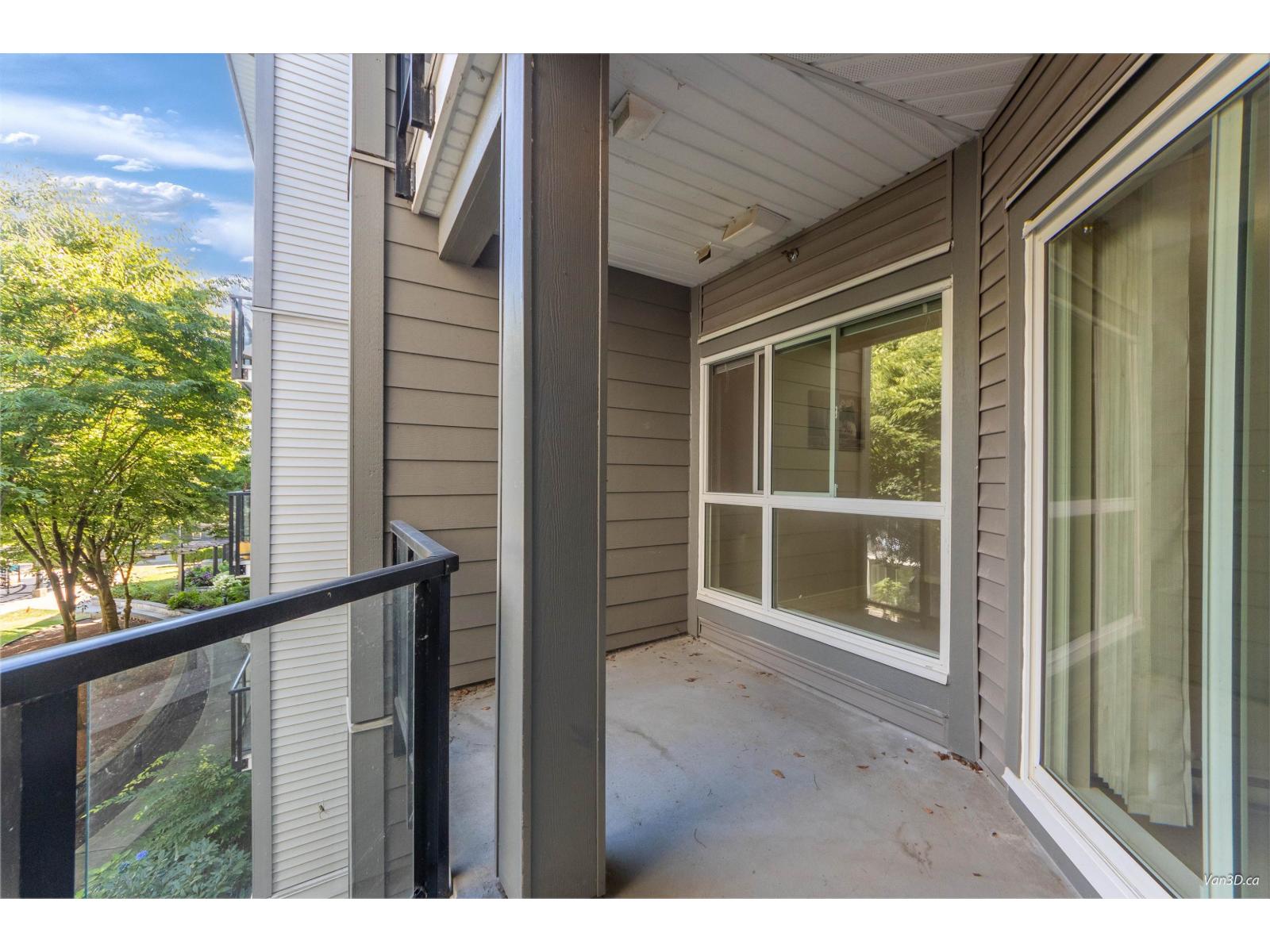 Photo 8 of 427 13733 107 A Avenue, Surrey BC