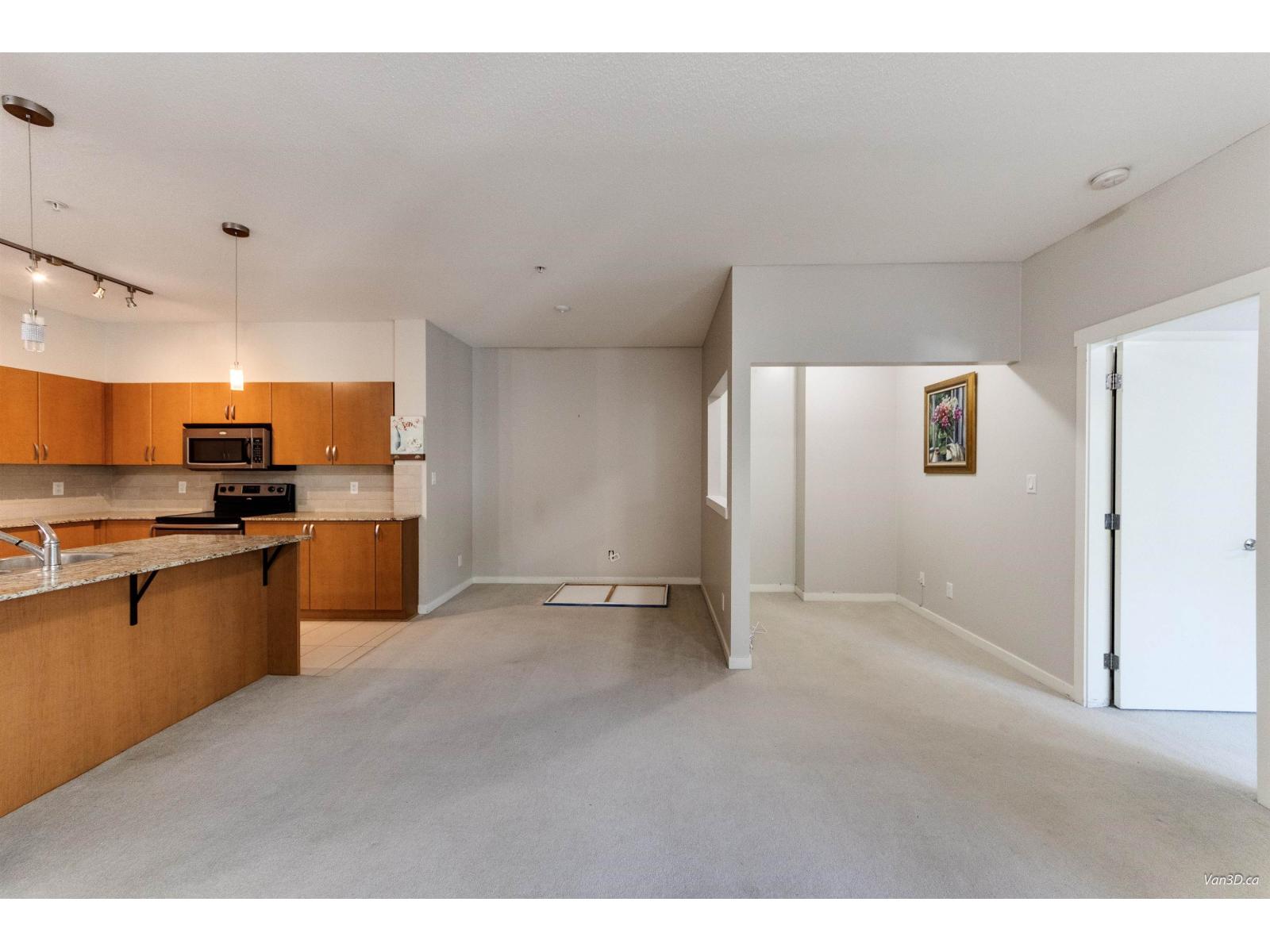 Photo 16 of 427 13733 107 A Avenue, Surrey BC