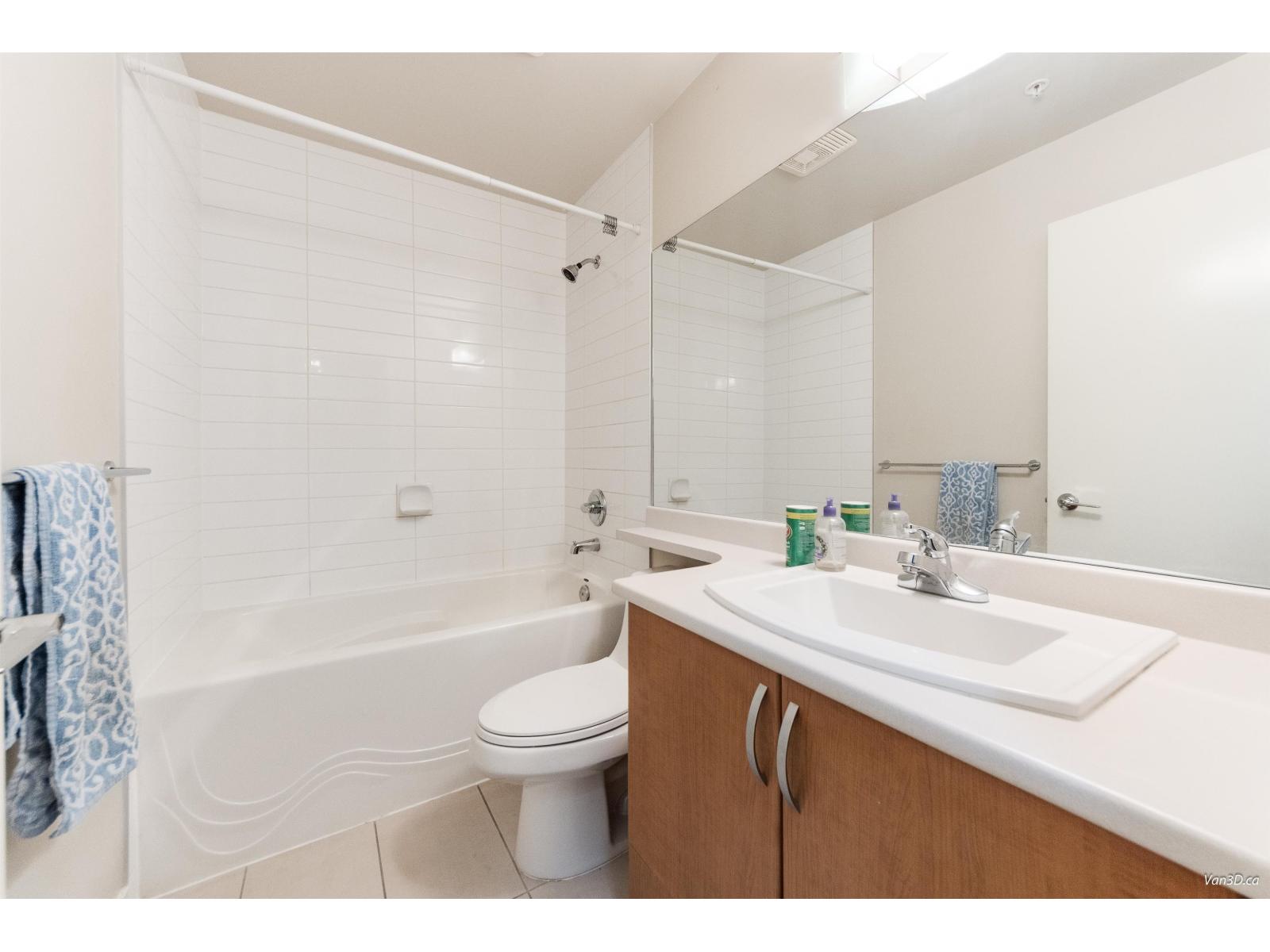 Photo 11 of 427 13733 107 A Avenue, Surrey BC