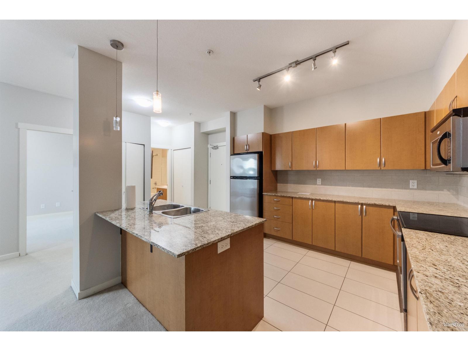 Photo 4 of 427 13733 107 A Avenue, Surrey BC