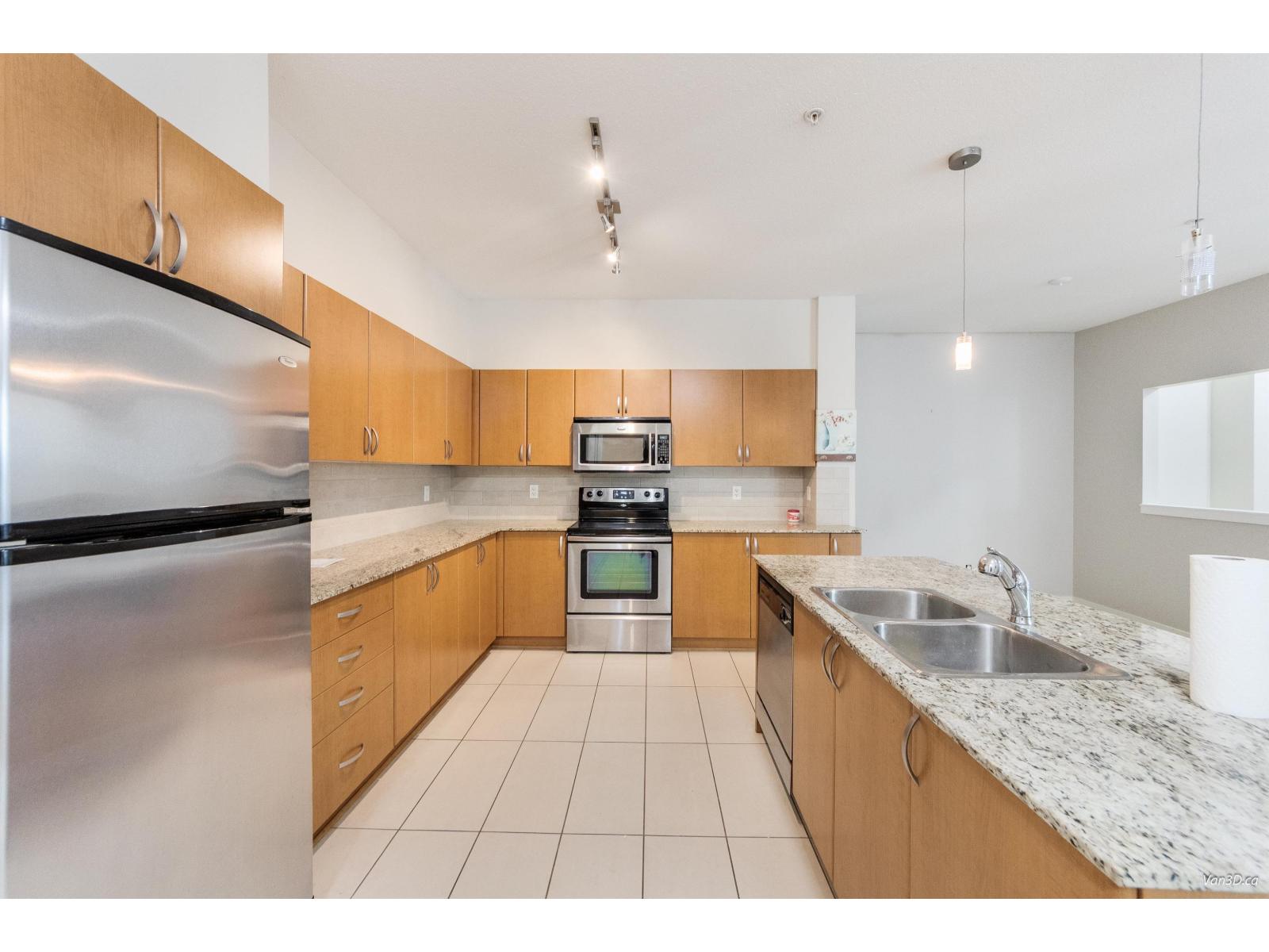 Photo 2 of 427 13733 107 A Avenue, Surrey BC
