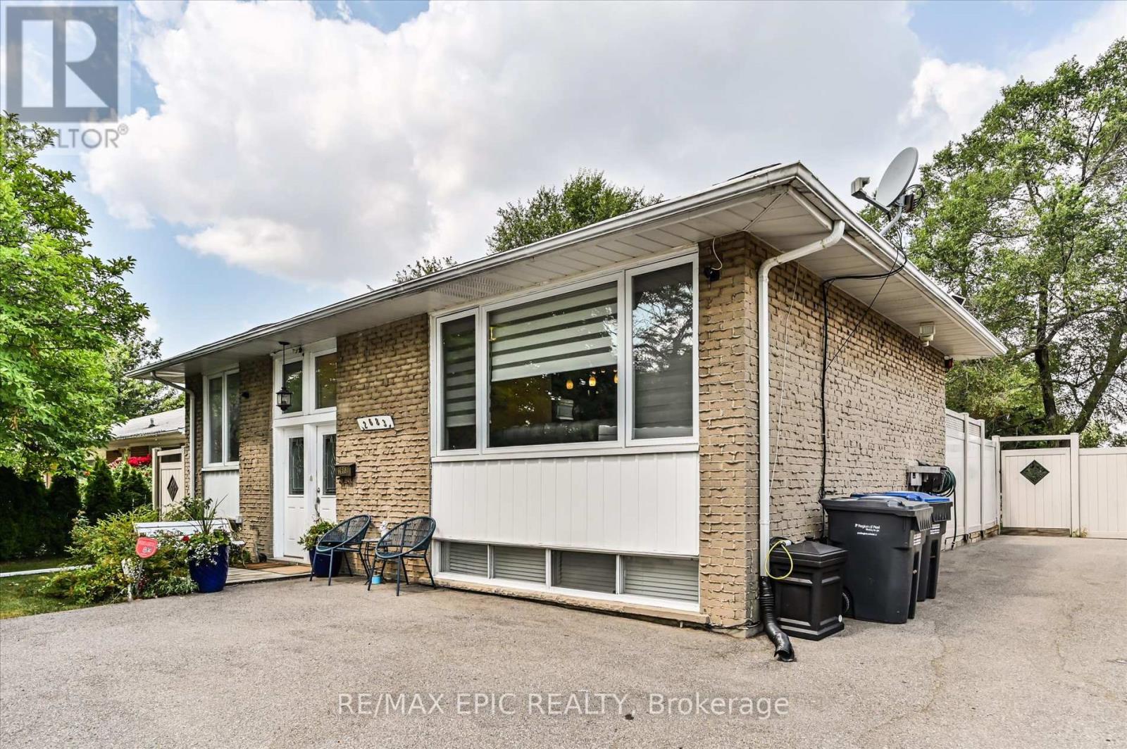 Photo 2 of Lower 2683 Truscott Drive, Mississauga ON