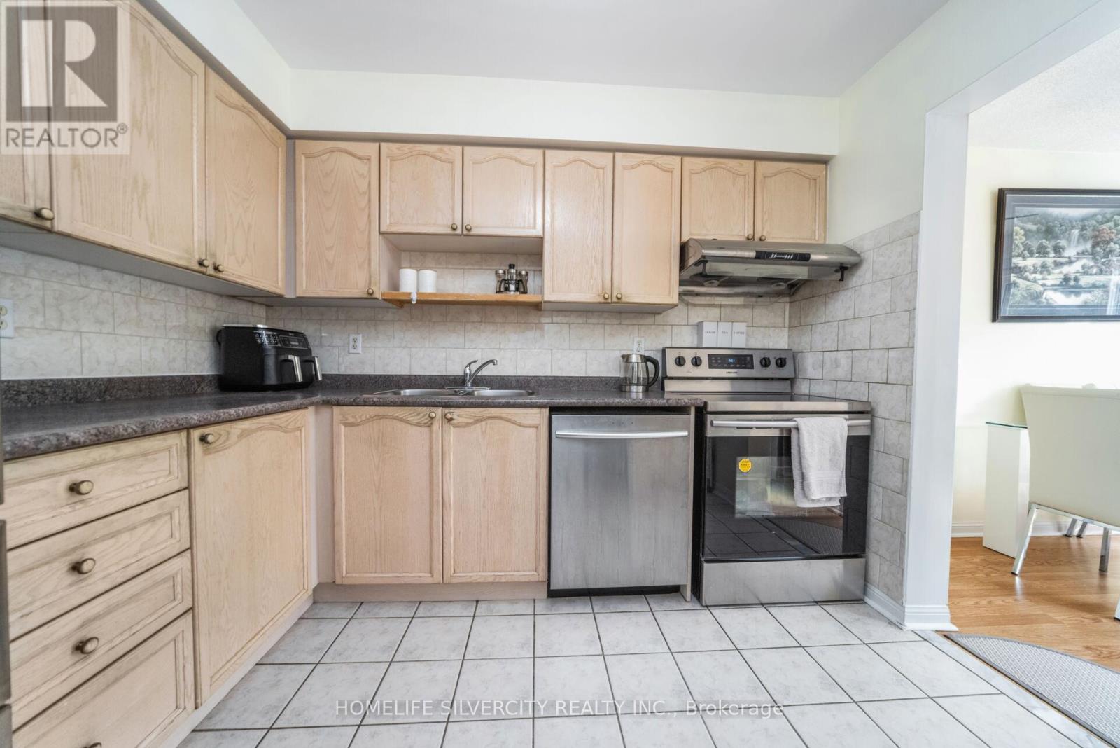 Photo 12 of 85 Dandelion Road, Brampton ON