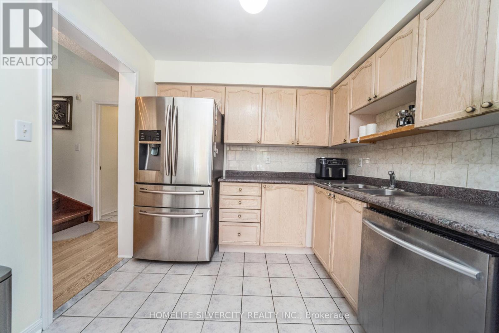 Photo 13 of 85 Dandelion Road, Brampton ON