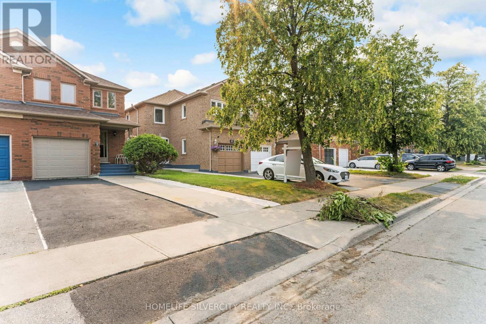 Photo 2 of 85 Dandelion Road, Brampton ON