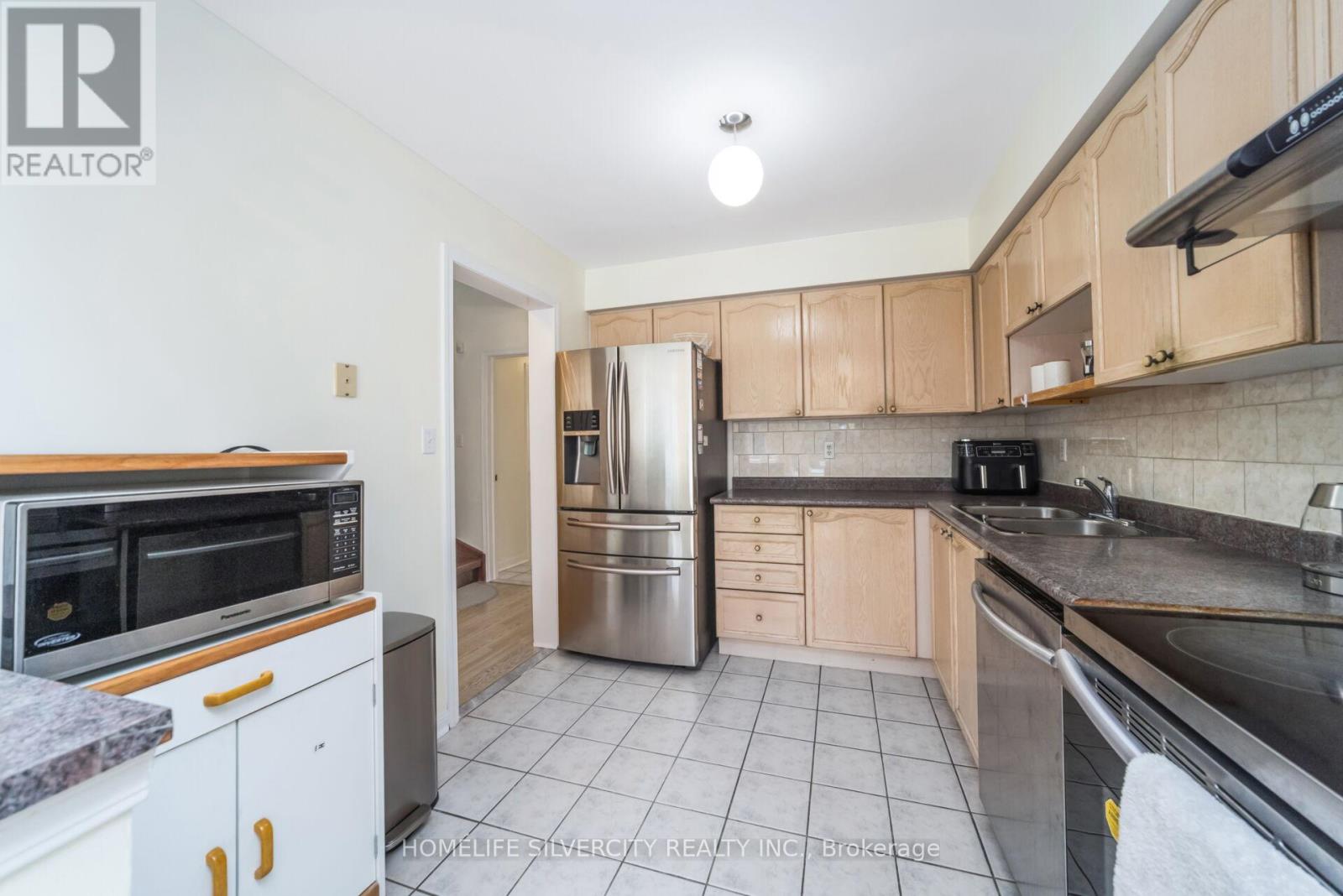 Photo 21 of 85 Dandelion Road, Brampton ON