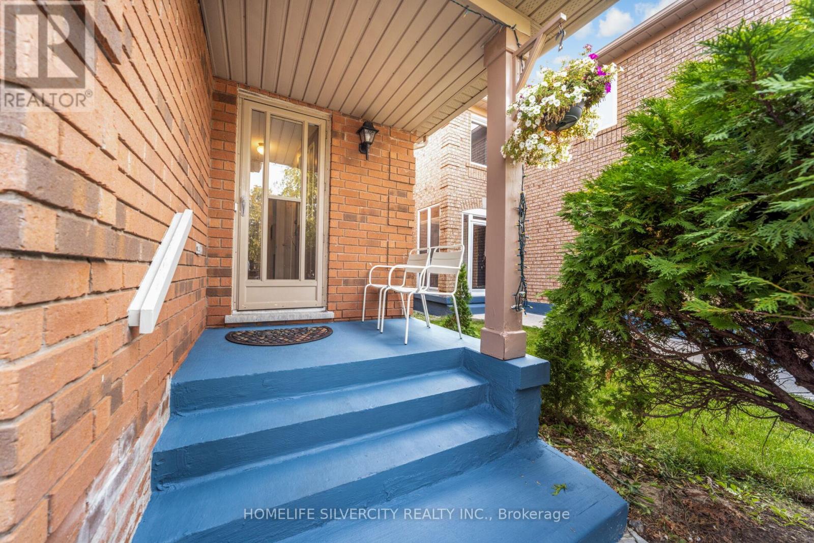Photo 4 of 85 Dandelion Road, Brampton ON