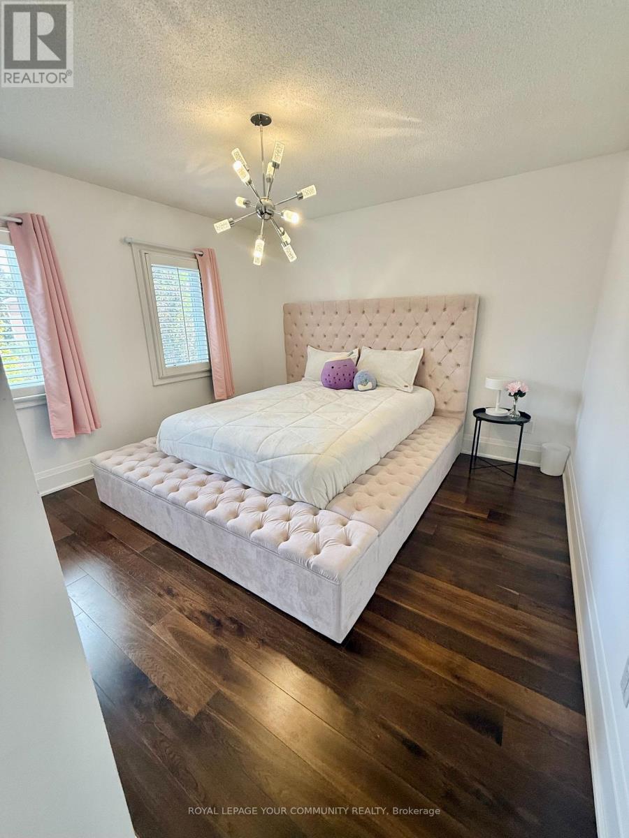 Photo 19 of 20 White Lodge Crescent, Richmond Hill ON