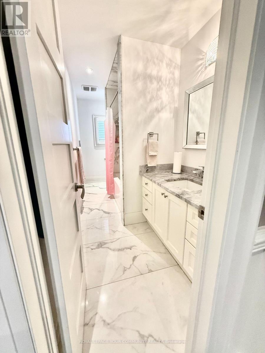 Photo 20 of 20 White Lodge Crescent, Richmond Hill ON