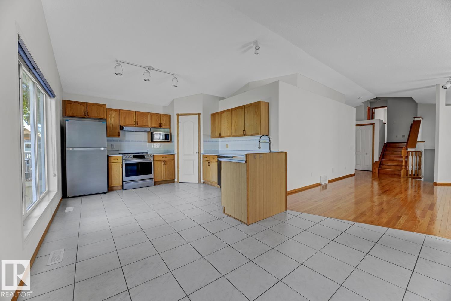 Photo 1 of 11413 118 A St Nw, Edmonton AB