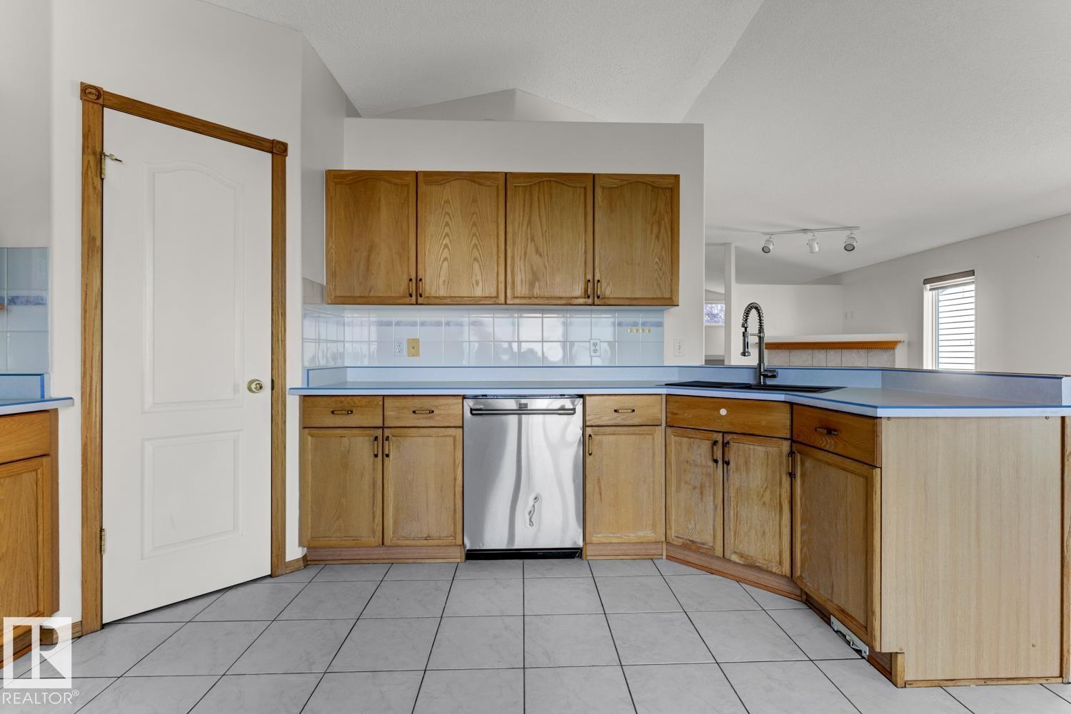 Photo 2 of 11413 118 A St Nw, Edmonton AB