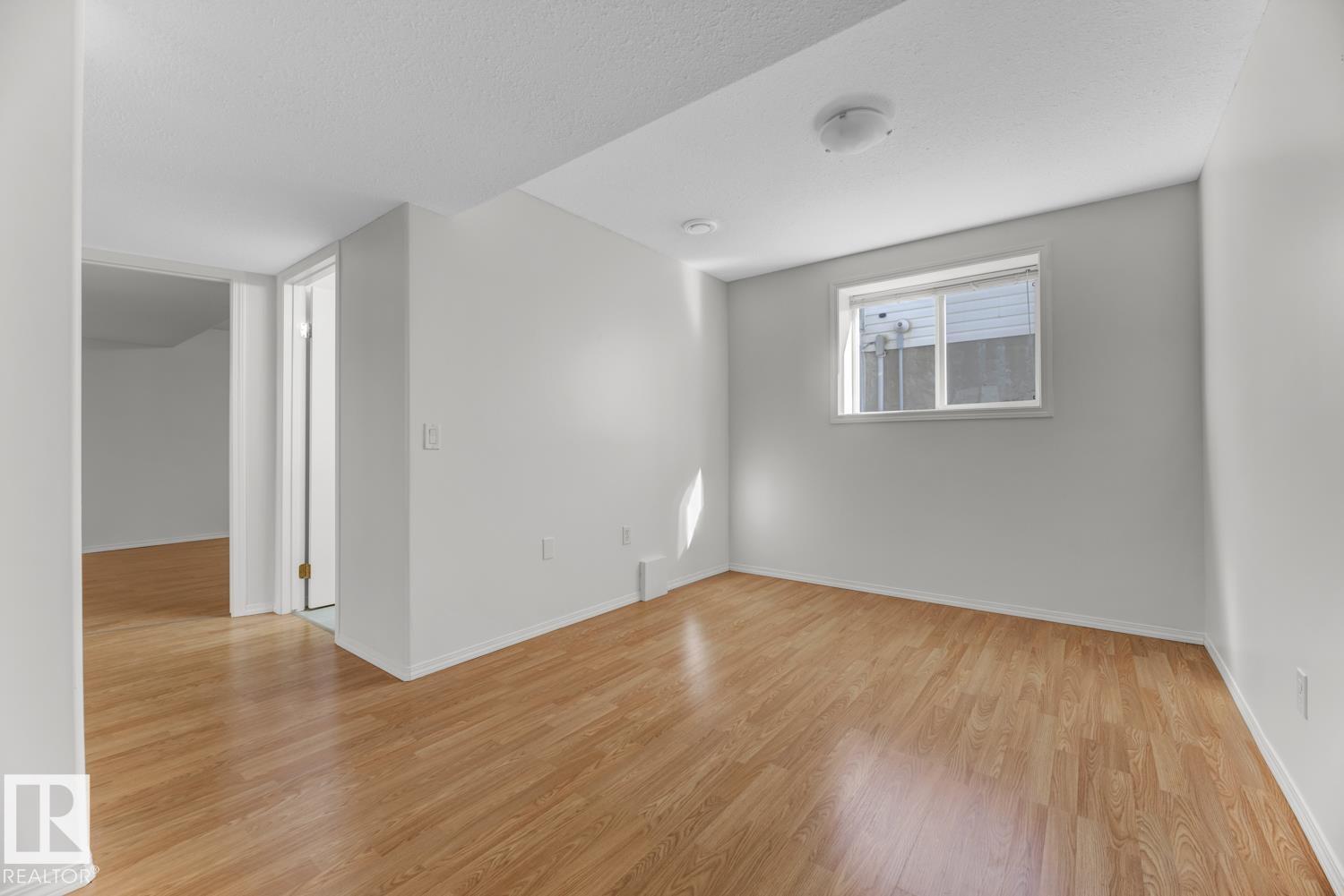 Photo 8 of 11413 118 A St Nw, Edmonton AB