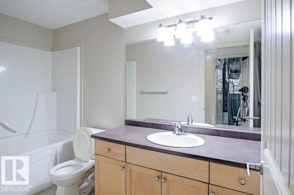 Photo 11 of 2119 28 St Nw, Edmonton AB