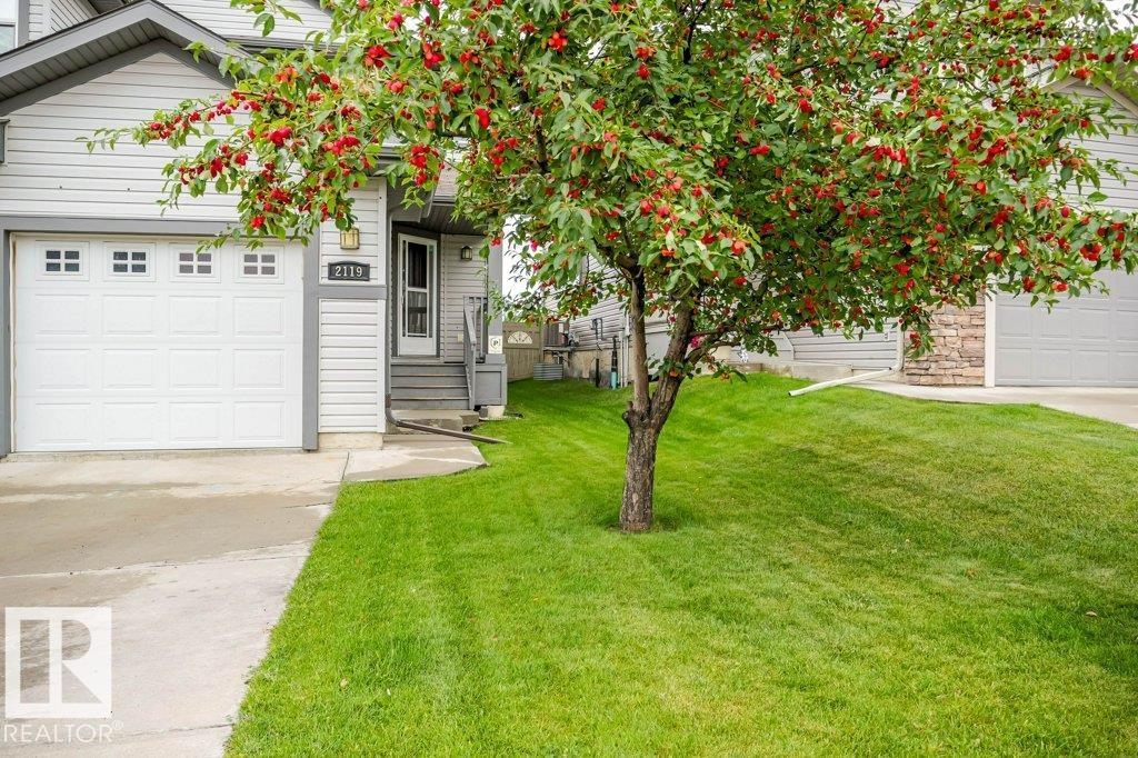 Photo 2 of 2119 28 St Nw, Edmonton AB