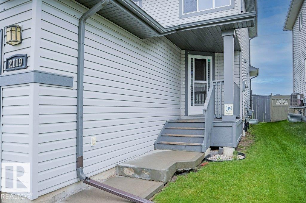 Photo 3 of 2119 28 St Nw, Edmonton AB