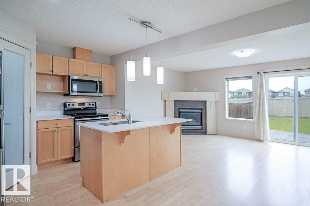 Photo 4 of 2119 28 St Nw, Edmonton AB