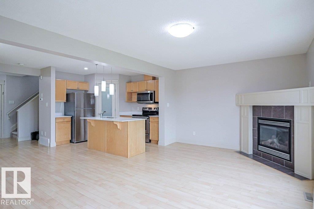 Photo 5 of 2119 28 St Nw, Edmonton AB
