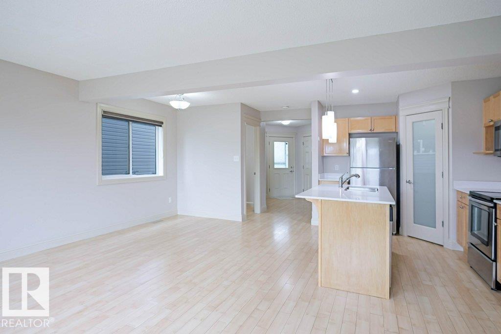 Photo 6 of 2119 28 St Nw, Edmonton AB
