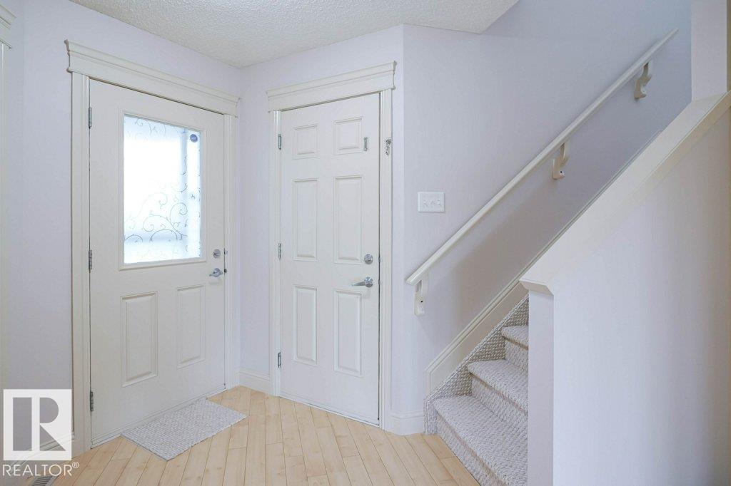 Photo 8 of 2119 28 St Nw, Edmonton AB