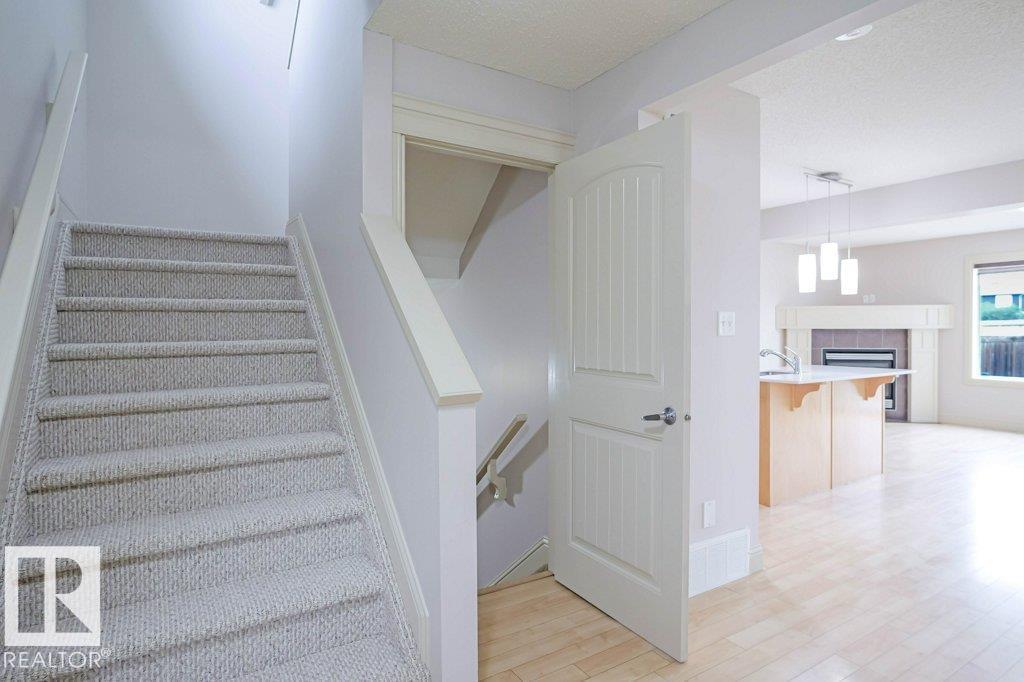 Photo 9 of 2119 28 St Nw, Edmonton AB