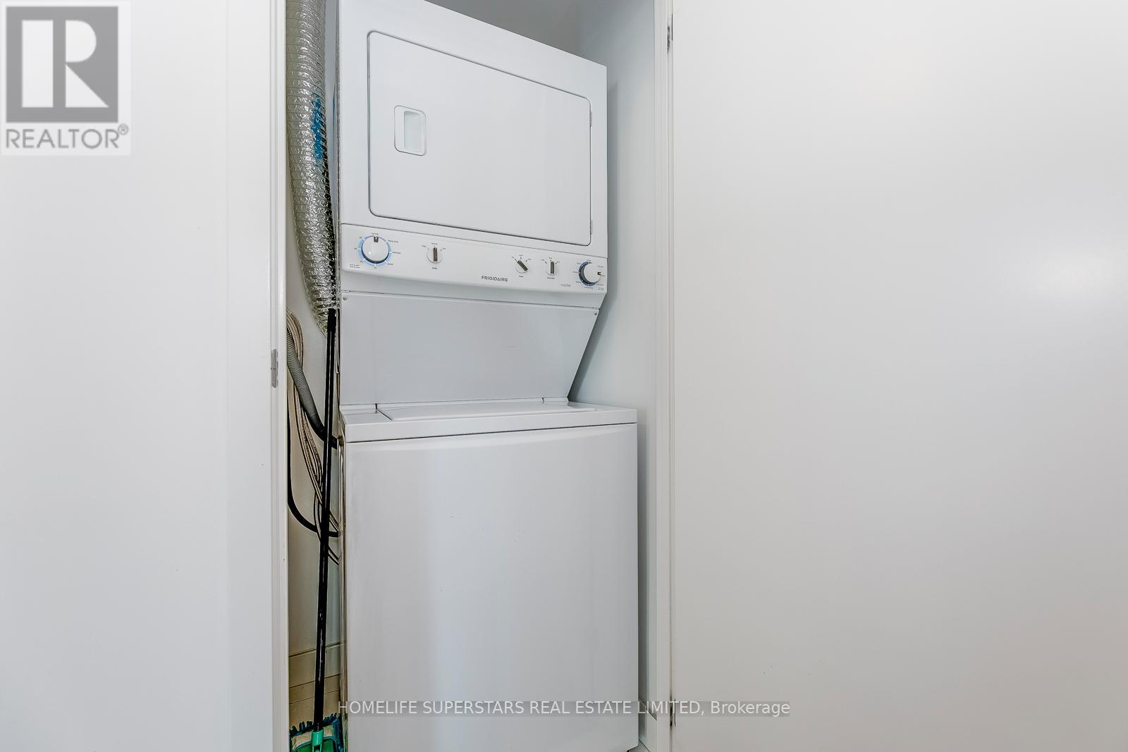 Photo 15 of 1012 98 Lillian Street, Toronto ON